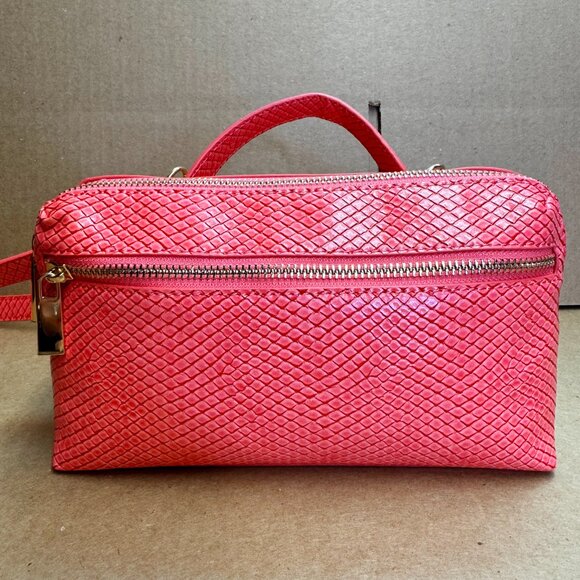 On 34th Allikay Embossed Crossbody Bag - Pink - Picture 3 of 9
